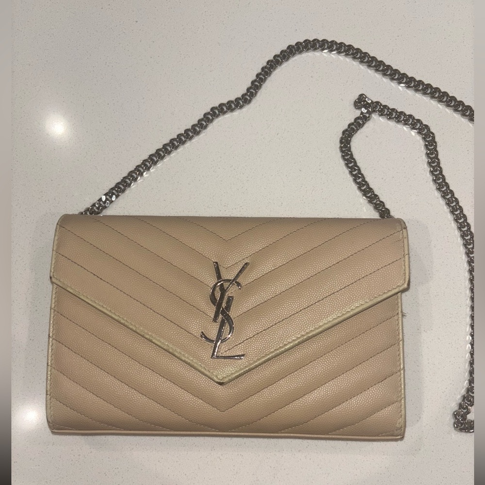 Yves Saint Laurent CLASSIC CASSANDRE CHAIN WALLET IN DE POUDRE LEATHER